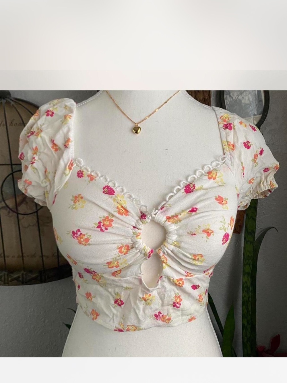SO White Floral Keyhole Puff Sleeve Crop Top with Pink & Orange Blooms - Picture 2 of 5